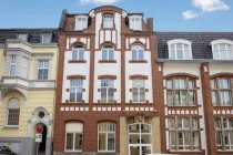 stilvolle Fassade mit handwerklichen Feinheiten