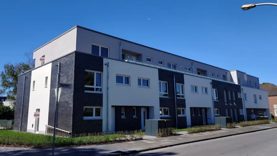 Vorderansicht - Wohnung kaufen in Duisburg / Buchholz - Erstbezug-Neubau: Maisonette-Wohnung/"Haus im Haus- Einheit". Familientraum.