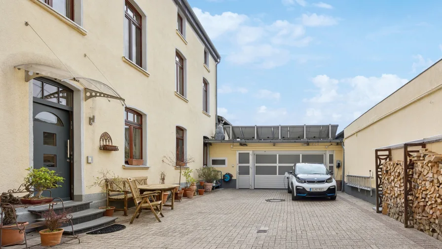 Innenhof - Haus kaufen in Düsseldorf / Gerresheim - Gerresheimer Immobiliengelegenheit: Mehrfamilienhaus mit Halle und Haus im Innenhof