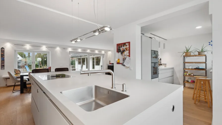 Küchenansicht - Haus kaufen in Meerbusch / Osterath - Freistehendes Einfamilienhaus in beliebter Lage von Meerbusch