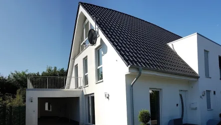 Vorderansicht - Haus mieten in Düsseldorf / Angermund - Hochwertige Doppelhaushälfte mit Garage und EBK in Angermund