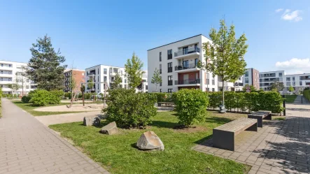 Außenanlage - Wohnung kaufen in Düsseldorf - Leben in junger Neubausiedlung