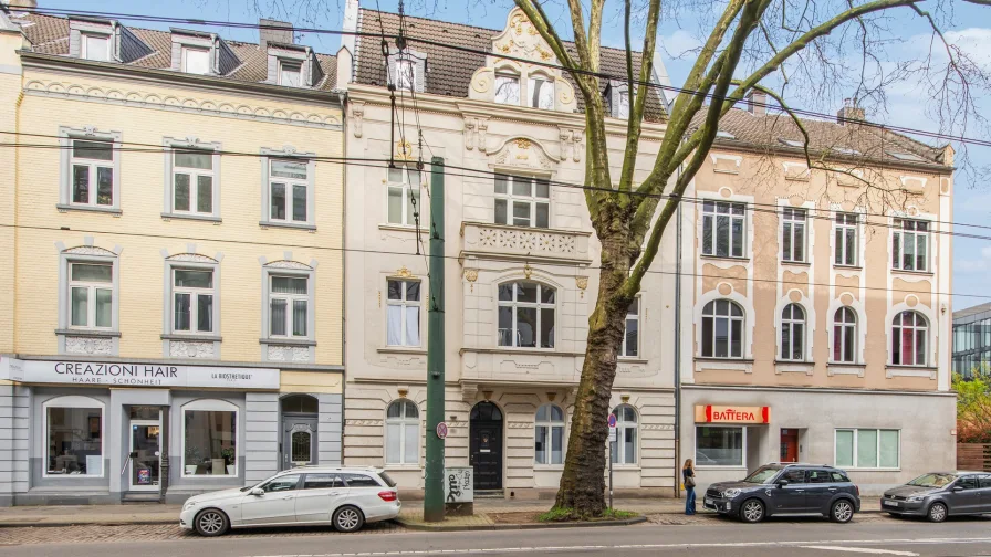 Hausansicht - Wohnung kaufen in Düsseldorf / Golzheim - Atbaucharme in Golzheim