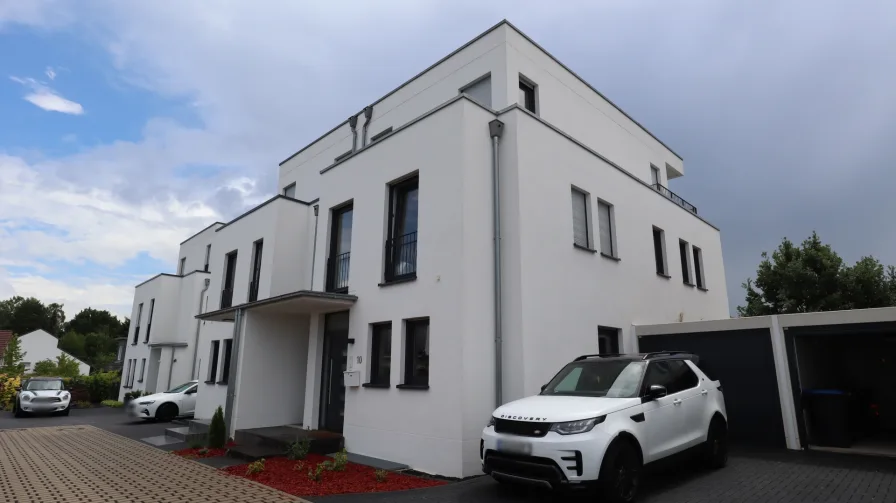 Vorderansicht - Haus mieten in Düsseldorf / Angermund - Großzügige Doppelhaushälfte in Angermund mit Top-Ausstattung, Garten und Garage