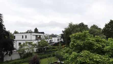 Aussicht Balkon - Wohnung mieten in Düsseldorf / Kaiserswerth - Lichtdurchflutete 2-Zimmer-Wohnung