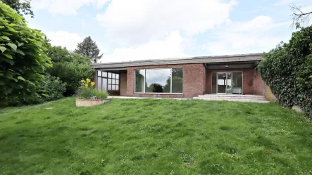 Rückansicht  - Haus mieten in Duisburg / Rahm - Familienfreundlicher Bungalow Nähe St. Georges Schule in Duisburg-Rahm