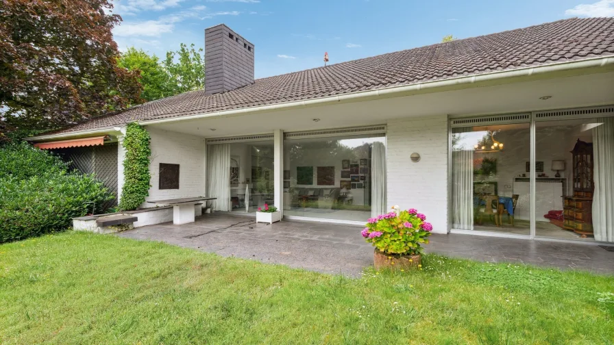 Terrassenansicht - Haus kaufen in Düsseldorf / Wittlaer - Bungalow/Grundstück in direkter Rheinnähe