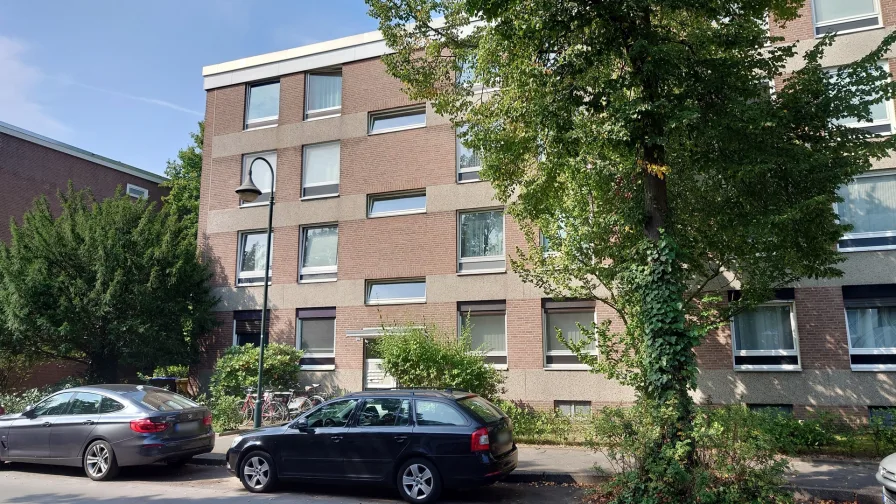 Hausansicht  - Wohnung kaufen in Düsseldorf / Kaiserswerth - Solide Kapitalanlage, oder Selbstnutzung