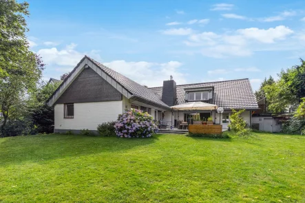 Rückansicht des Hauses - Haus kaufen in Meerbusch / Osterath - Freistehendes Einfamilienhaus in beliebter Lage von Meerbusch