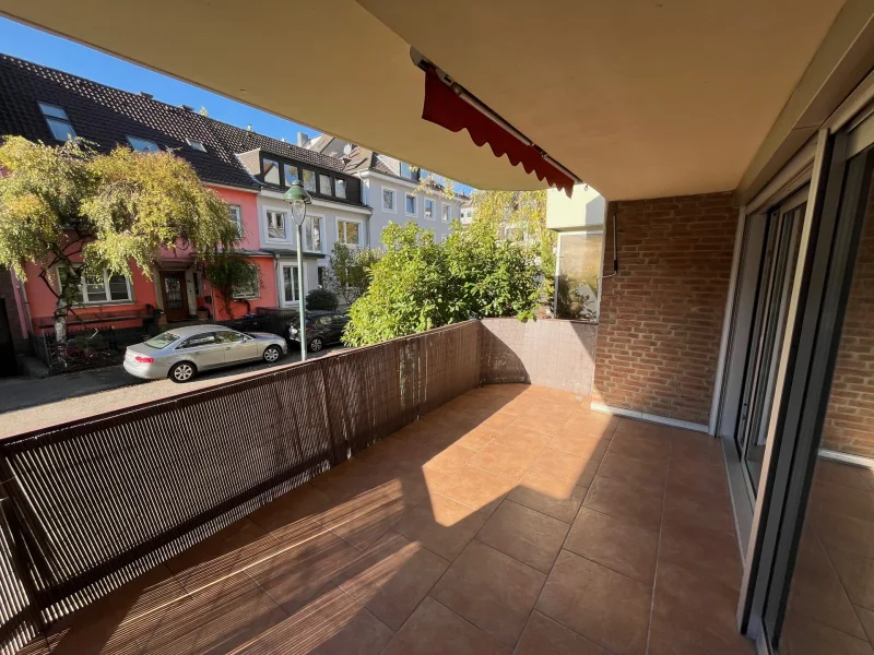 Balkon Straßenseite 