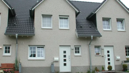 Hausansicht - Haus mieten in Düsseldorf / Einbrungen - Top gepflegtes Reihenmittelhaus in beliebter Lage in Einbrungen