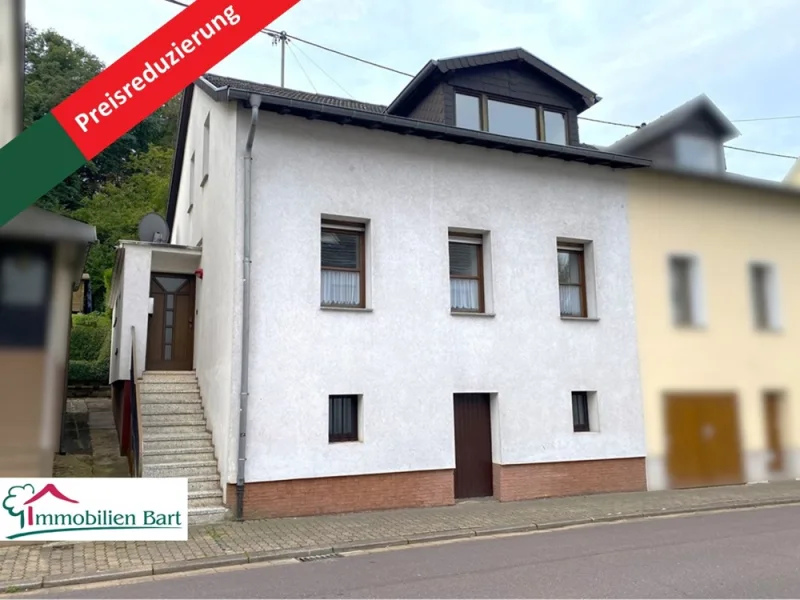 Straßenansicht - Haus kaufen in Merzig - MERZIG - STADT: Wohnhaus mit 3 Schlafzimmern, großer Terrasse und Garten!