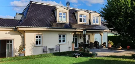 Rückansicht  - Haus kaufen in Weiskirchen / Thailen - Exklusive Villa in Weiskirchen
