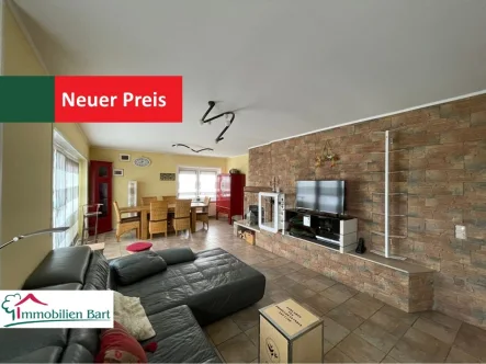Wohnzimmer - Wohnung kaufen in Perl / Sehndorf - WOHNUNG MIT 3 SCHLAFZIMMERN, 2 GARAGEN UND UMZÄUNTEN GARTEN IN TOLLER LAGE!