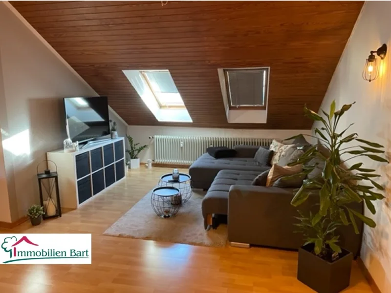 Wohnzimmer - Wohnung kaufen in Saarlouis - TOLLE DACHGESCHOSSWOHNUNG MIT GARAGE!