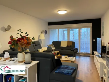 Wohnzimmer - Wohnung kaufen in Saarlouis - SAARLOUIS: Eigentumswohnung mit 2 Schlafzimmern und Balkon! 2 km bis zur Stadt!