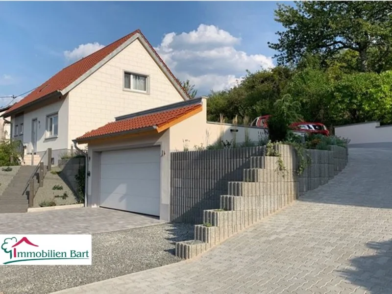 Straßenansicht - Haus kaufen in Merzig / Menningen - MERZIG: FREISTEHENDES WOHNHAUS MIT GARTEN + DOPPELGARAGE!