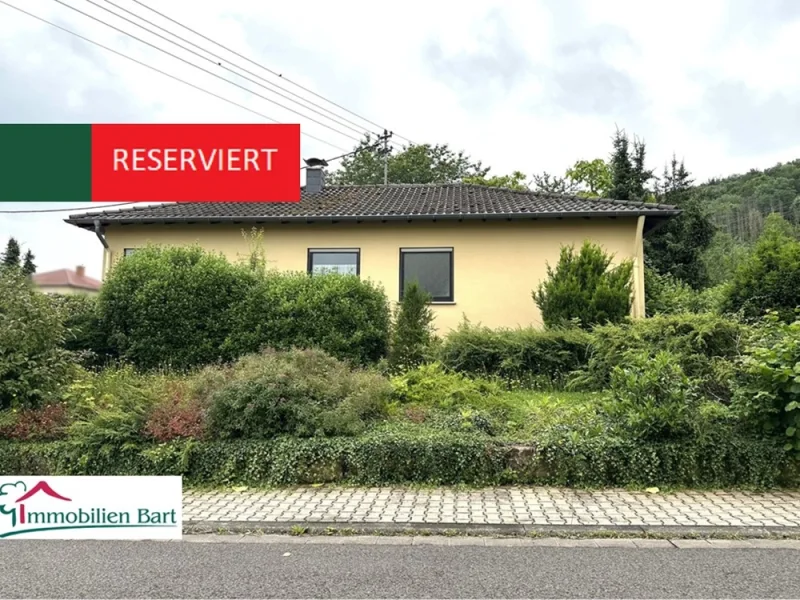 Straßenansicht - Haus kaufen in Perl - PERL: BUNGALOW MIT KELLER, GARTEN U. GARAGE IN TOP LAGE