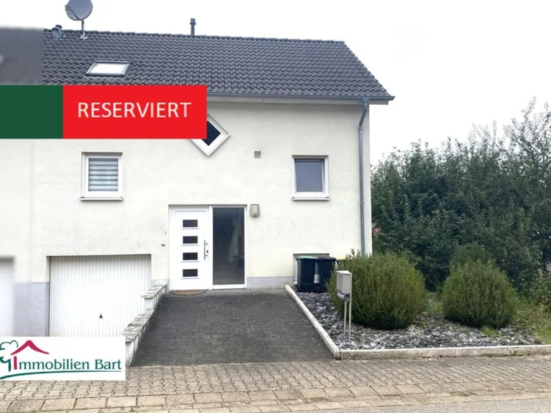 Straßenansicht - Haus kaufen in Perl / Büschdorf - 7 MIN. BIS L-SCHENGEN: GEPFLEGTES WOHNAUS MIT 3 SCHLAFZIMMERN + GARTEN U. GARAGE