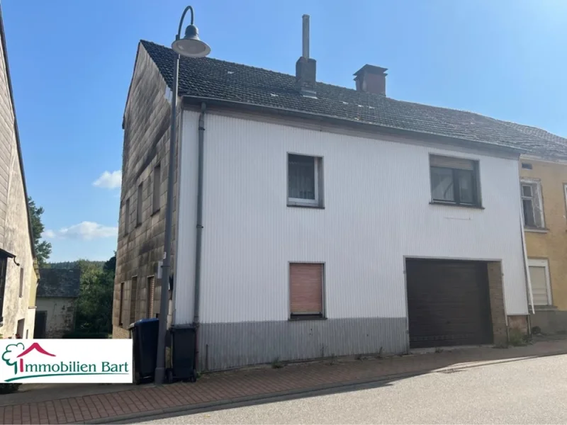 Straßenansicht - Haus kaufen in Kastel-Staadt - DAS HAUS FÜR DEN BEGABTEN HANDWERKER IN KASTEL-STAADT (BEI SAARBURG)