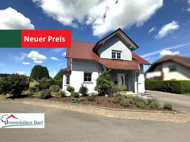 Straßenansicht - Haus kaufen in Mettlach / Orscholz - 15 MIN. BIS L-REMICH: WOHNHAUS + GARAGE FÜR 4 PKW´S IN TOP-LAGE