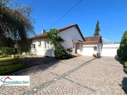 Seitenansicht  - Haus kaufen in Wadern - ACHTUNG FREIBERUFLER! WOHNHAUS MIT ANGRENZENDEM BÜROGEBÄUDE!