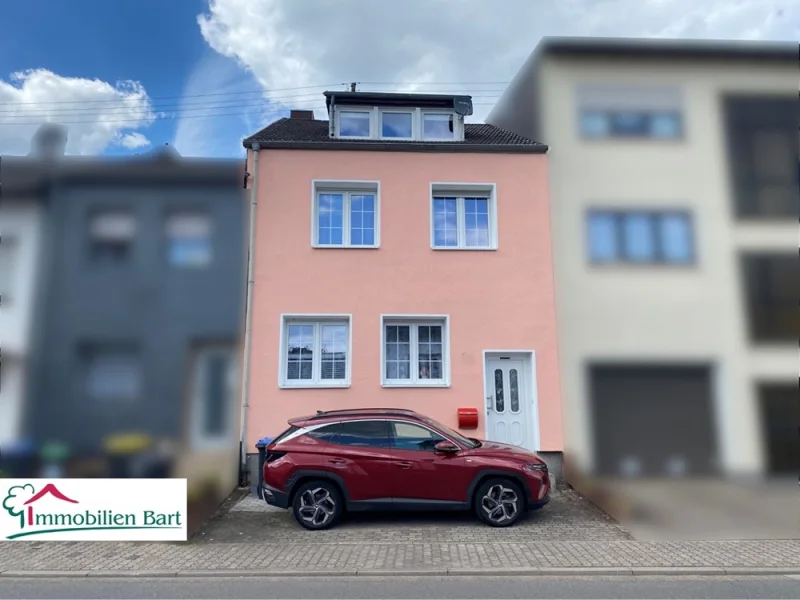 Front - Haus kaufen in Saarlouis / Roden - SAARLOUIS: 126 M² WOHNHAUS MIT TERASSE UND GARTEN IN TOP LAGE !