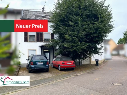 Straßenansicht - Haus kaufen in Perl / Nennig - GRENZNÄHE L-REMICH: EINFAMILIENHAUS MIT VIEL POTENZIAL!