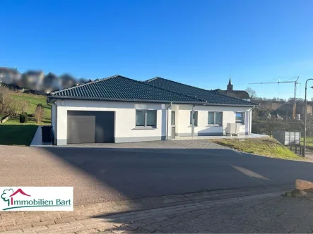 Titelbild - Haus kaufen in Saarburg - NEUWERTIGER BUNGALOW IN GRENZNÄHE LUXEMBURG