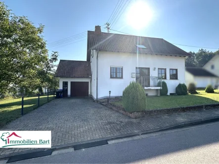 Straßenansicht - Haus kaufen in Perl / Kesslingen - PERL: WOHNHAUS / 4 SCHLAFZIMMER / 3 BÄDER / 14 AR / TOP LAGE !