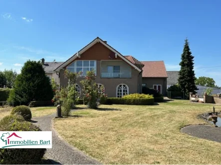 Rückansicht - Haus kaufen in Merzkirchen - GRENZGEBIET LUXEMBURG / EINFAMILIENHAUS / CA. 258 M² WFL. / TRAUMHAFTER GARTEN