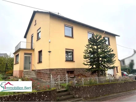 Straßenansicht - Haus kaufen in Freudenburg - GRENZNÄHE LUXEMBURG: 176 M² WOHNHAUS AUF 14 AR