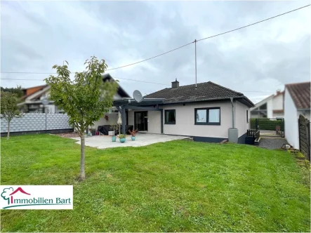 Rückansicht - Haus kaufen in Mettlach-Keuchingen - RENOVIERTER BUNGALOW MIT KELLER IN TOP-LAGE !