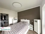 Schlafzimmer mit Ankleide OG