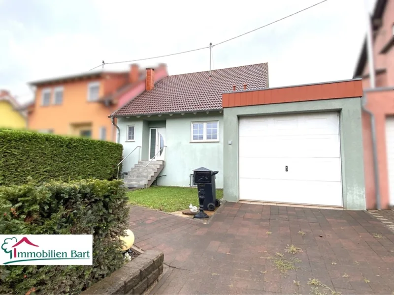 Straßenansicht - Haus kaufen in Perl - VIS À VIS L-SCHENGEN: JUNGES HAUS MIT GARTEN UND GARAGE