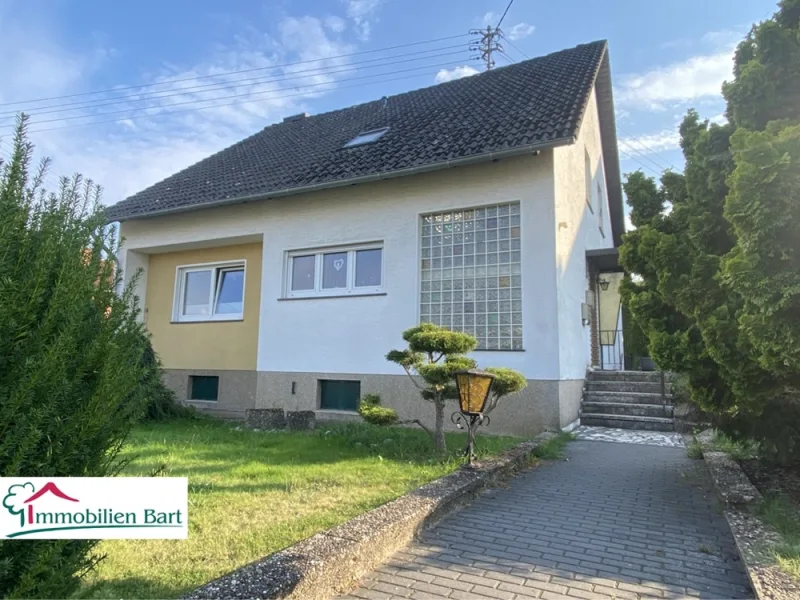 Front - Haus kaufen in Merzig / Schwemlingen - 20 MIN. VON L-REMICH: HAUS MIT 2 WOHNUNGEN IN MERZIG-SCHWEMLINGEN