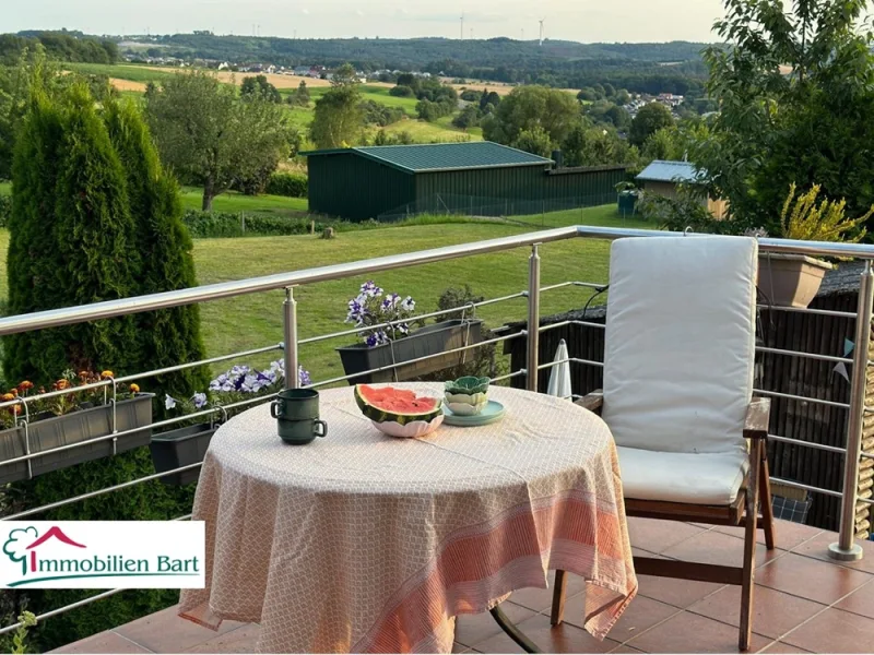 Balkon - Haus kaufen in Freudenburg - TEILRENOVIERTES EINFAMILIENHAUS MIT ATEMBERAUBENDER AUSSICHT!