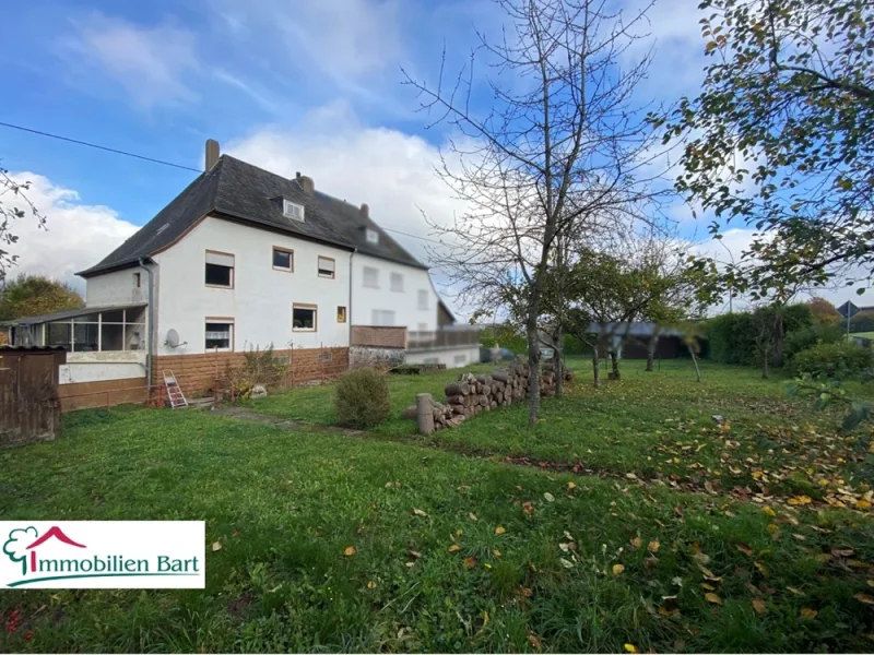 Rückansicht - Haus kaufen in Mettlach / Wehingen - WOHNHAUS MIT WINTERGARTEN, GARAGE UND 5 STELLPLÄTZEN IN METTLACH-WEHINGEN