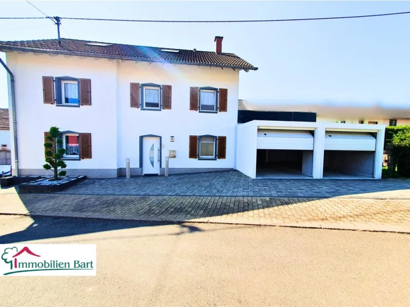 Straßenansicht  - Haus kaufen in Losheim am See / Hausbach - LOSHEIM AM SEE: SEHR GEPFLEGTES 130 M² WOHNHAUS MIT 2 GARAGEN UND GARTEN