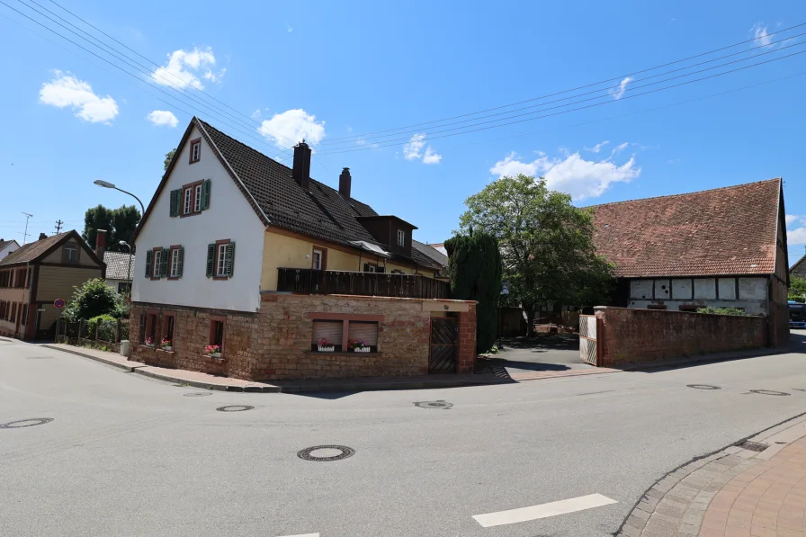 G30A1693 - Haus kaufen in Mehlbach - Ländliche Idylle trifft Raumwunder-Einfamilienhaus mit großer Scheune!