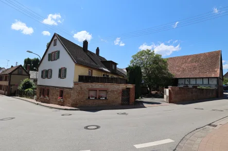 G30A1693 - Haus kaufen in Mehlbach - Ländliche Idylle trifft Raumwunder-Einfamilienhaus mit großer Scheune!