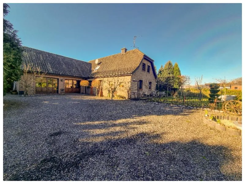 Frontansicht - Haus kaufen in Geldern - Wunderschönes Landhaus mit Einliegerwohnung und großem Garten