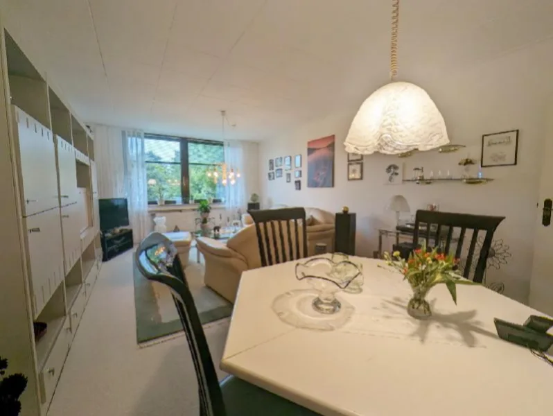 Wohnzimmer mit Essplatz - Wohnung kaufen in Kamp-Lintfort - Gut geschnittene, helle 3-Zimmerwohnung mit Loggia