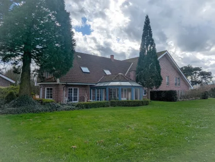  - Haus kaufen in Hünxe - Ehemaliger Forstbetrieb mit Halle, Wohnhaus und vermieteten Wohnungen in Drevenack
