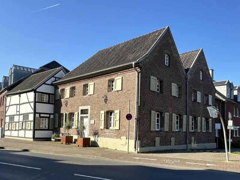 Strassenansicht - Sonstige Immobilie kaufen in Meerbusch - Moderne trifft Denkmal! Bürohaus in Meerbusch-Büderich!