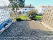 Terrasse mit Blick in den Garten