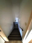 Treppe zur Einliegerwohnung & Keller