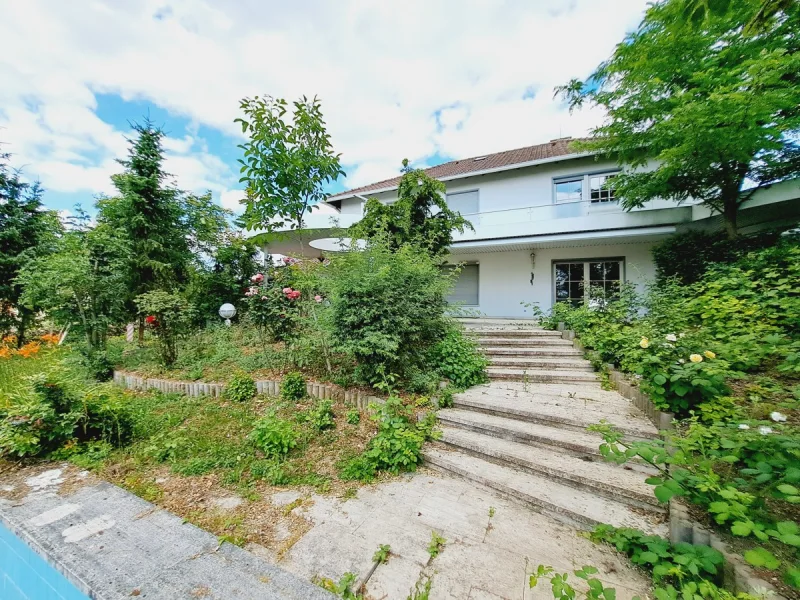 Gartenseite - Haus kaufen in Saulheim - KAUF: Saulheim, Unternehmervilla mit Südwest-Garten, Pool und großer Garage