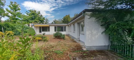 Bungalow hinten - Haus kaufen in Mainz-Bretzenheim - KAUF: Mainz-Bretzenheim, Abriss oder Sanierung, sonnige Südwestausrichtung