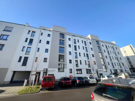 Außenansicht - Wohnung mieten in Mainz - MIETE: Perfekte Dreizimmerwohnung mit Balkon und Stellplatz in der Mainzer Neustadt!